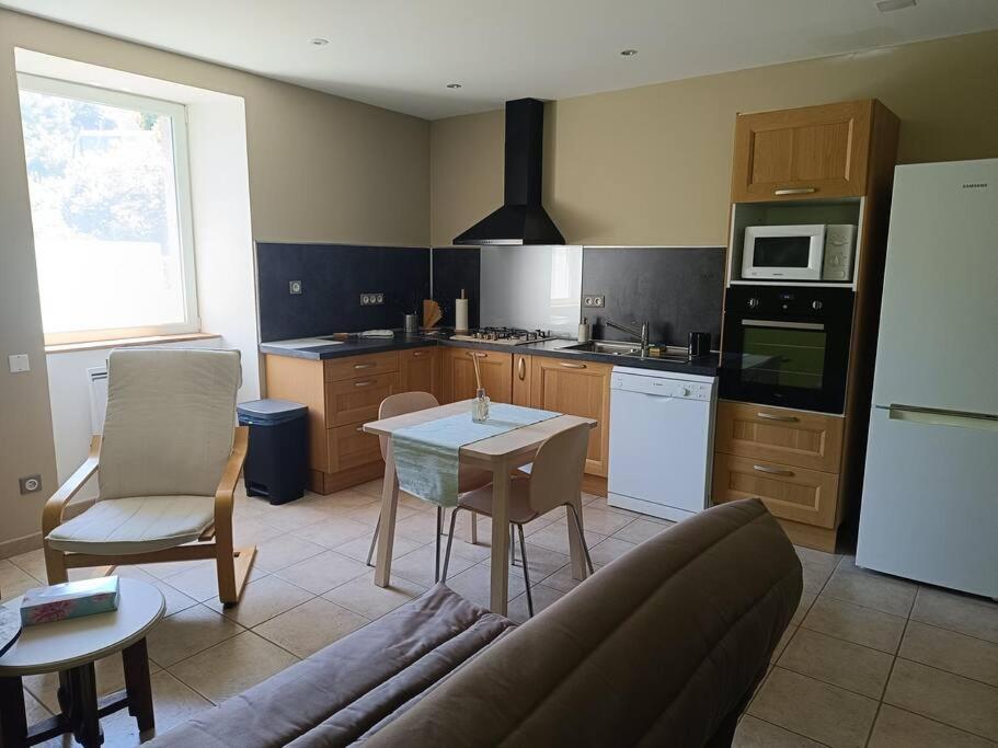 Appartement 2 A 4 Personnes Antraigues Екстериор снимка