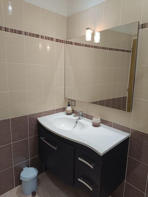 Appartement 2 A 4 Personnes Antraigues Екстериор снимка